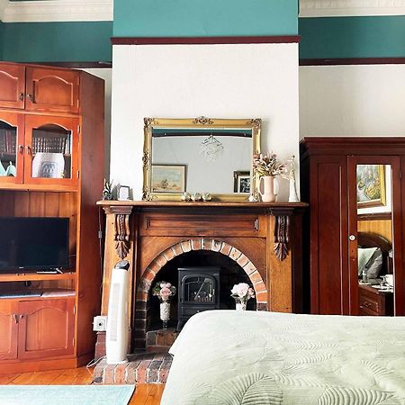Stony Rise Cottage B&B Девонпорт Екстер'єр фото
